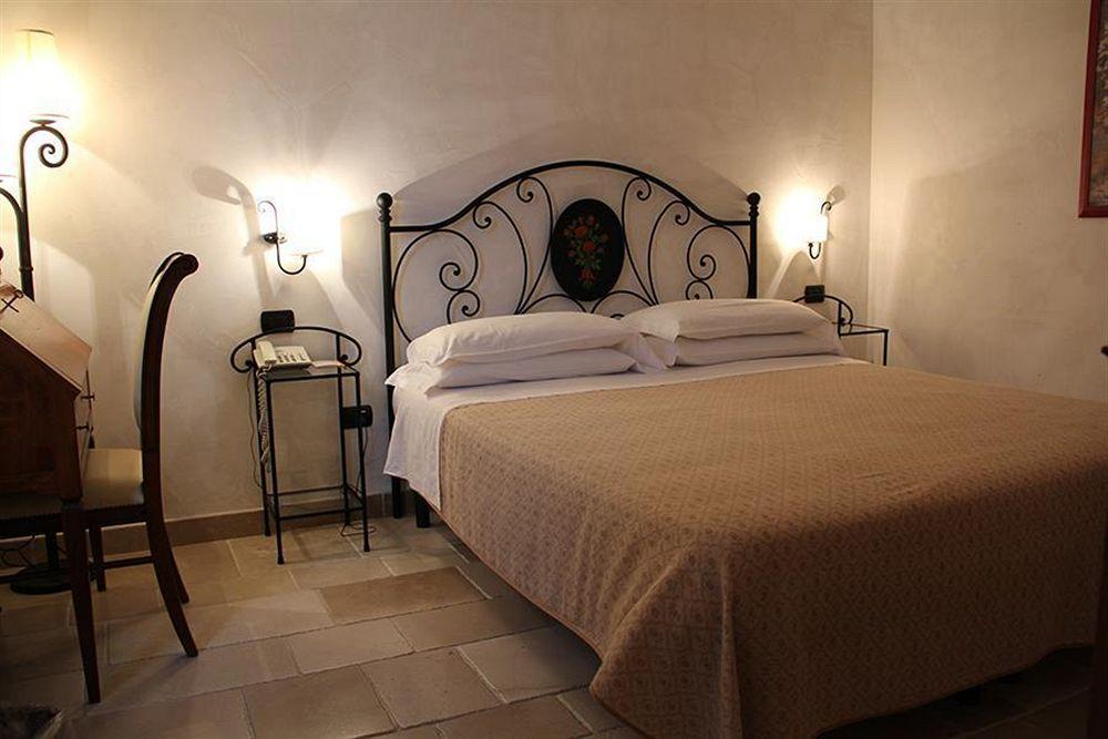 Hotel Masseria Fortificata Donnaloia Monopoli Exterior foto